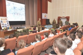 Более 200 школьников приняли участие в патриотических уроках волонтеров поискового отряда «Родник»